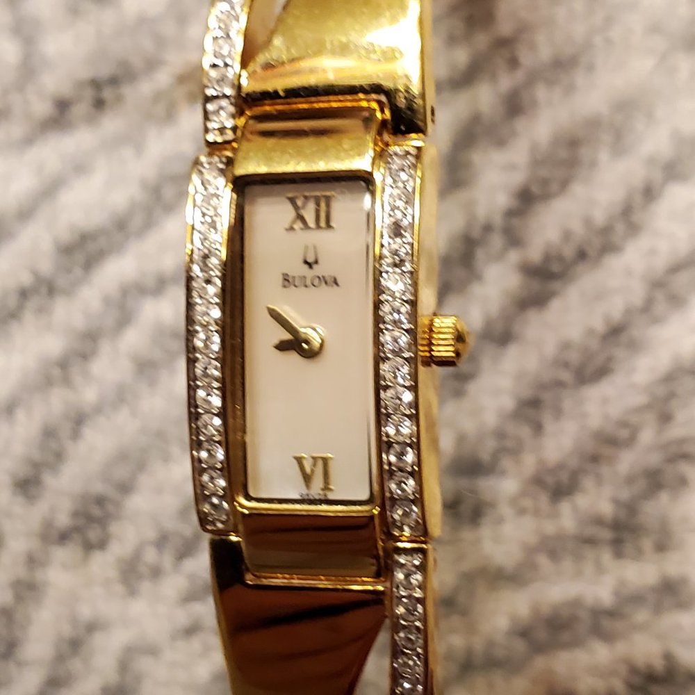 CHIC Swiss BULOVA Gold-tone Genuine Crystal Watch